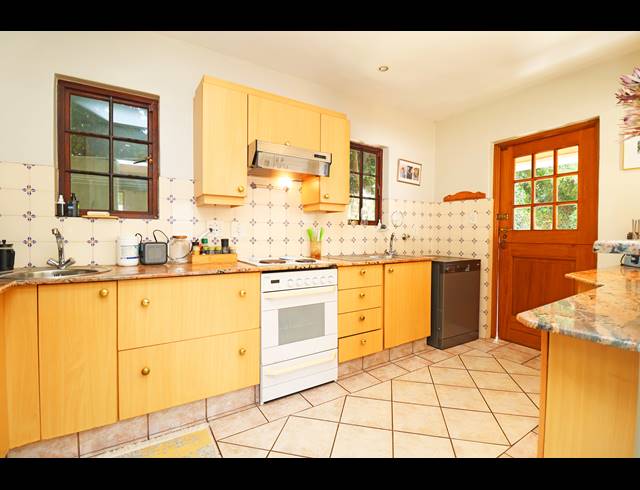 2 BEDROOM HOUSE FOR SALE IN OAKLANDS